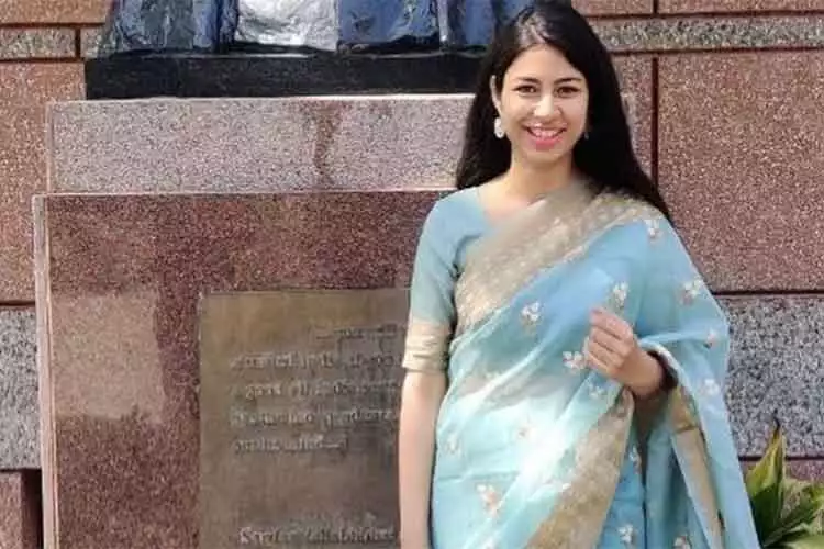  IAS ANANYA SINGH